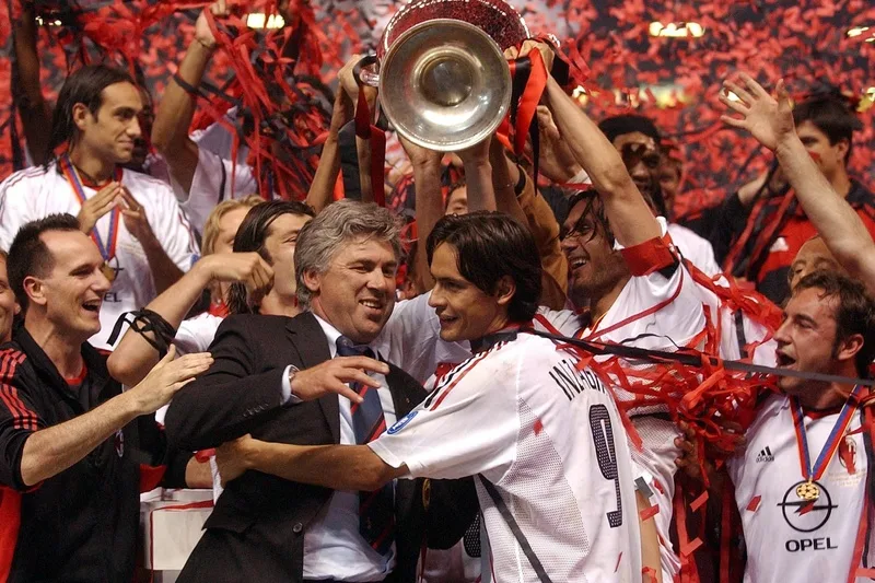AC Milan xây dựng đế chế châu Âu bằng pressing đồng bộ, phòng ngự tổ chức và thế hệ ngôi sao xuất sắc.