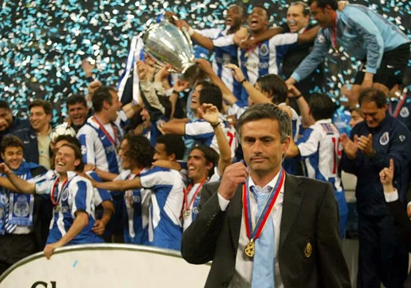 Porto của José Mourinho hoàn tất hành trình kỳ diệu năm 2004 bằng chiến thắng thuyết phục trước Monaco.